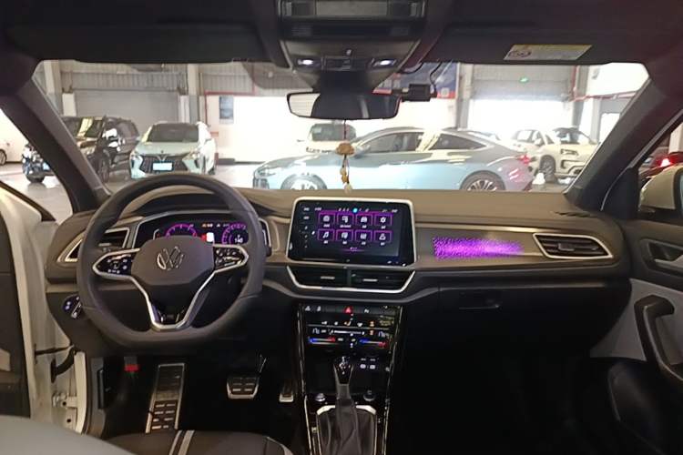 Used Volkswagen T-ROC 2024 300TSI DSG Two-Wheel-Drive Chen Guang Edition Center Console