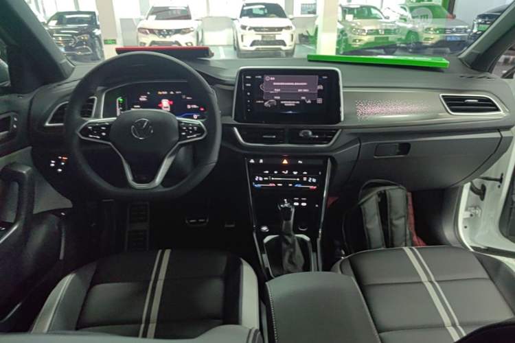 Used Volkswagen T-ROC 2024 300TSI DSG Two-Wheel-Drive Chen Guang Edition Center Console