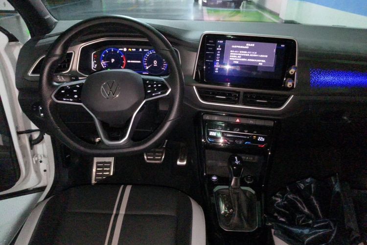 Used Volkswagen T-ROC 2024 300TSI DSG Two-Wheel-Drive Chen Guang Edition Center Console