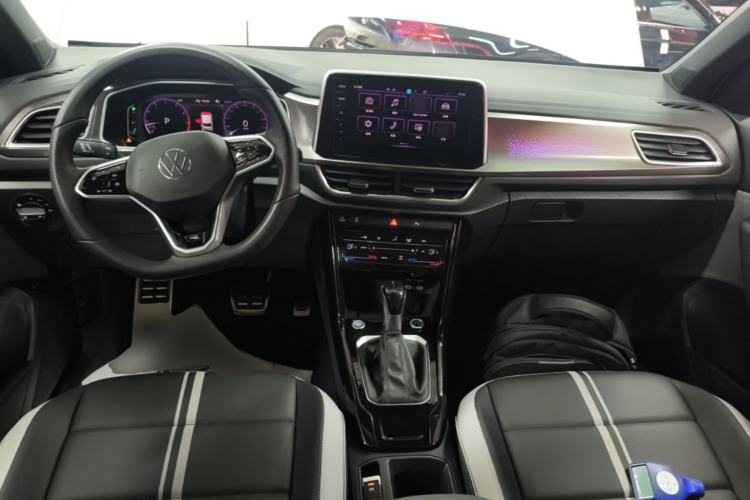 Used Volkswagen T-ROC 2024 300TSI DSG Two-Wheel-Drive Chen Guang Edition Center Console