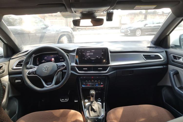 Used Volkswagen T-ROC 2024 300TSI DSG Two-Wheel-Drive Chen Guang Edition Center Console