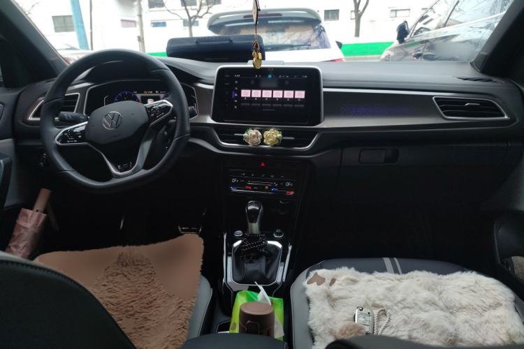 Used Volkswagen T-ROC 2024 300TSI DSG Two-Wheel-Drive Chen Guang Edition Center Console