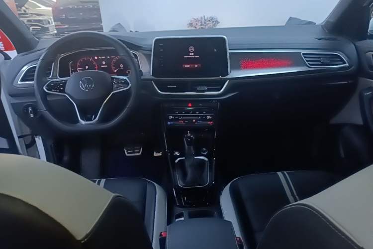 Used Volkswagen T-ROC 2024 300TSI DSG Two-Wheel-Drive Chen Guang Edition Center Console