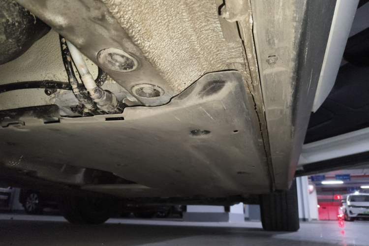 Used Volkswagen T-ROC 2024 300TSI DSG Two-Wheel-Drive Chen Guang Edition Chassis Rear Right