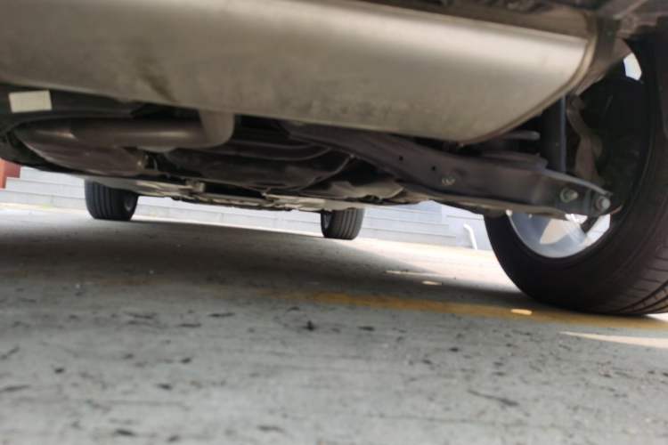 Used Volkswagen T-ROC 2024 300TSI DSG Two-Wheel-Drive Chen Guang Edition Chassis Rear Right