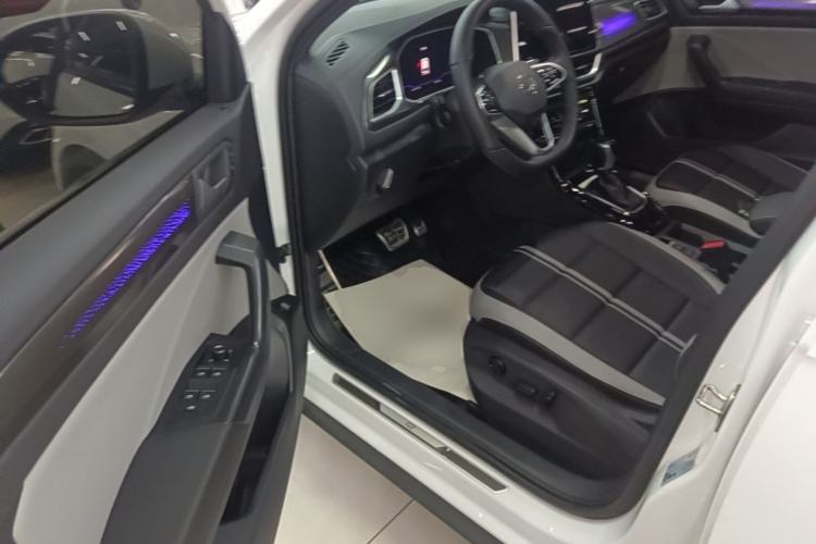 Used Volkswagen T-ROC 2024 300TSI DSG Two-Wheel-Drive Chen Guang Edition Driver Seat