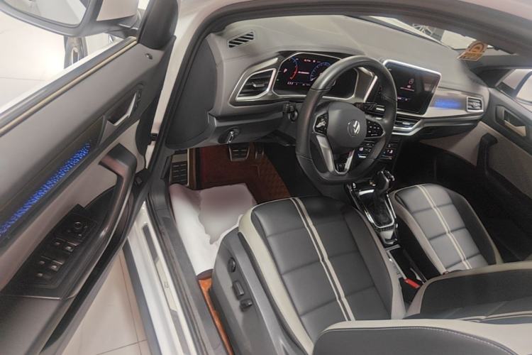 Used Volkswagen T-ROC 2024 300TSI DSG Two-Wheel-Drive Chen Guang Edition Driver Seat
