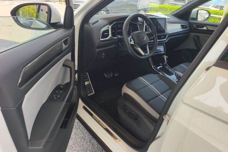 Used Volkswagen T-ROC 2024 300TSI DSG Two-Wheel-Drive Chen Guang Edition Driver Seat