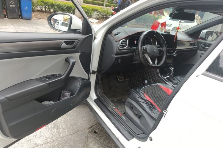 Used Volkswagen T-ROC 2024 300TSI DSG Two-Wheel-Drive Chen Guang Edition Driver Seat