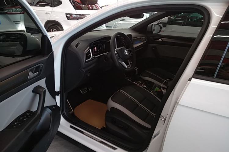 Used Volkswagen T-ROC 2024 300TSI DSG Two-Wheel-Drive Chen Guang Edition Driver Seat