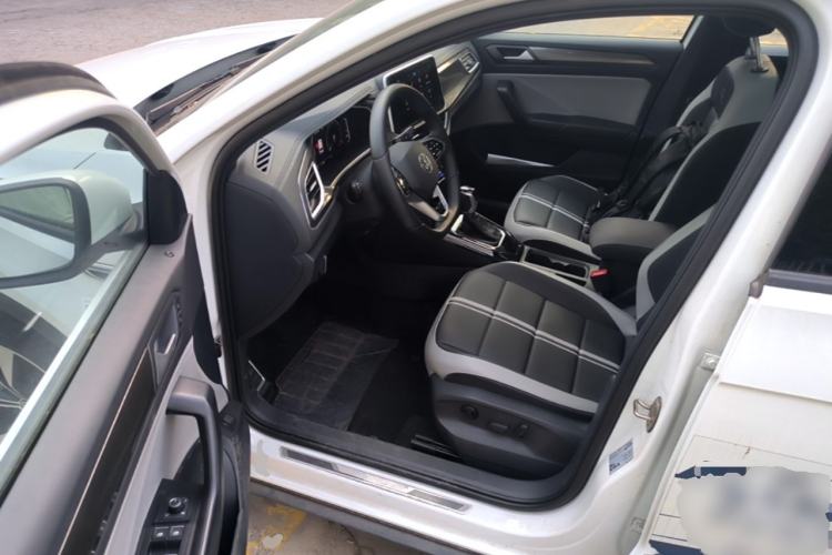 Used Volkswagen T-ROC 2024 300TSI DSG Two-Wheel-Drive Chen Guang Edition Driver Seat
