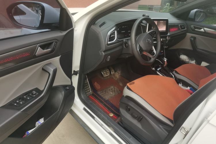 Used Volkswagen T-ROC 2024 300TSI DSG Two-Wheel-Drive Chen Guang Edition Driver Seat