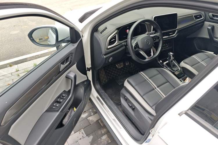 Used Volkswagen T-ROC 2024 300TSI DSG Two-Wheel-Drive Chen Guang Edition Driver Seat