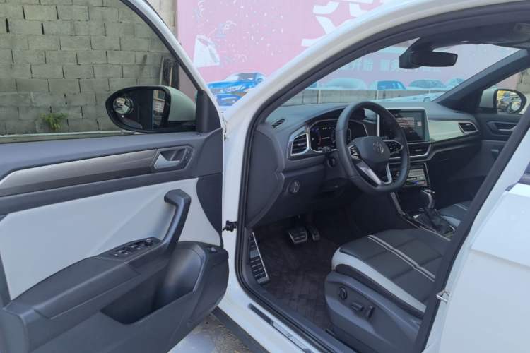 Used Volkswagen T-ROC 2024 300TSI DSG Two-Wheel-Drive Chen Guang Edition Driver Seat