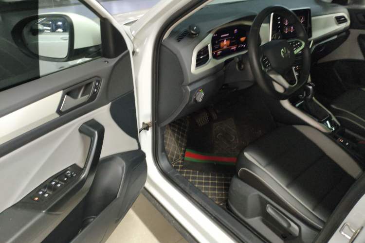 Used Volkswagen T-ROC 2024 280TSI DSG Two-Wheel-Drive Time Edition Driver Seat