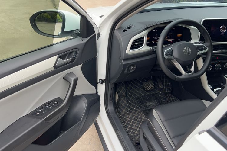 Used Volkswagen T-ROC 2024 280TSI DSG Two-Wheel-Drive Time Edition Driver Seat