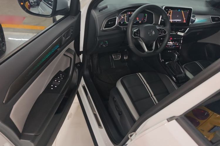 Used Volkswagen T-ROC 2024 300TSI DSG Two-Wheel-Drive Chen Guang Edition Driver Seat