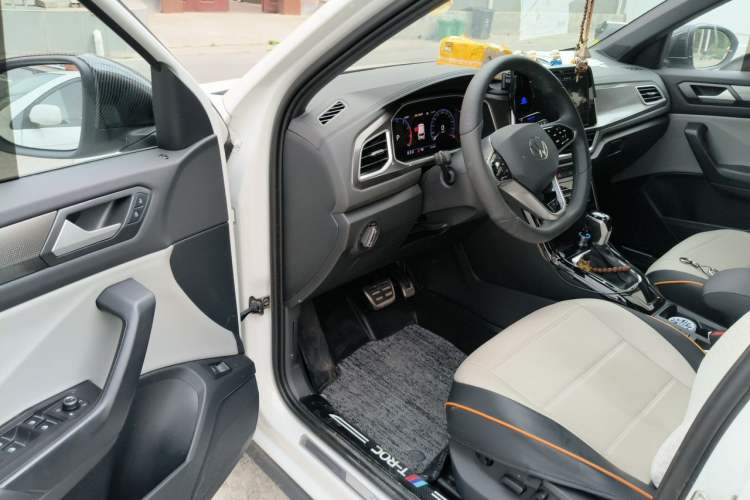 Used Volkswagen T-ROC 2024 300TSI DSG Two-Wheel-Drive Chen Guang Edition Driver Seat