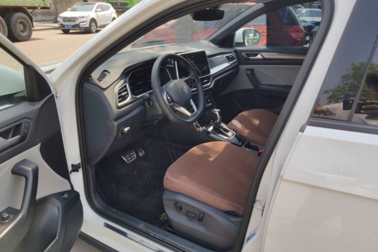 Used Volkswagen T-ROC 2024 300TSI DSG Two-Wheel-Drive Chen Guang Edition Driver Seat