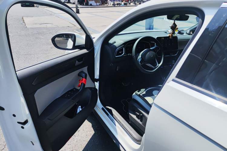 Used Volkswagen T-ROC 2024 300TSI DSG Two-Wheel-Drive Chen Guang Edition Driver Seat