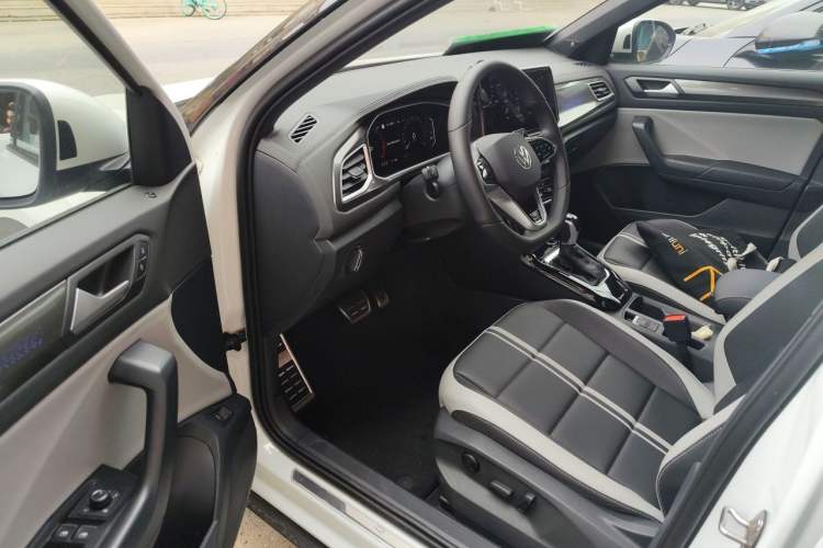 Used Volkswagen T-ROC 2024 300TSI DSG Two-Wheel-Drive Starlight Edition Driver Seat
