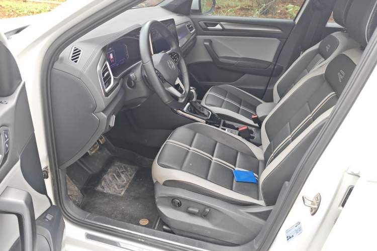 Used Volkswagen T-ROC 2024 300TSI DSG Two-Wheel-Drive Chen Guang Edition Driver Seat