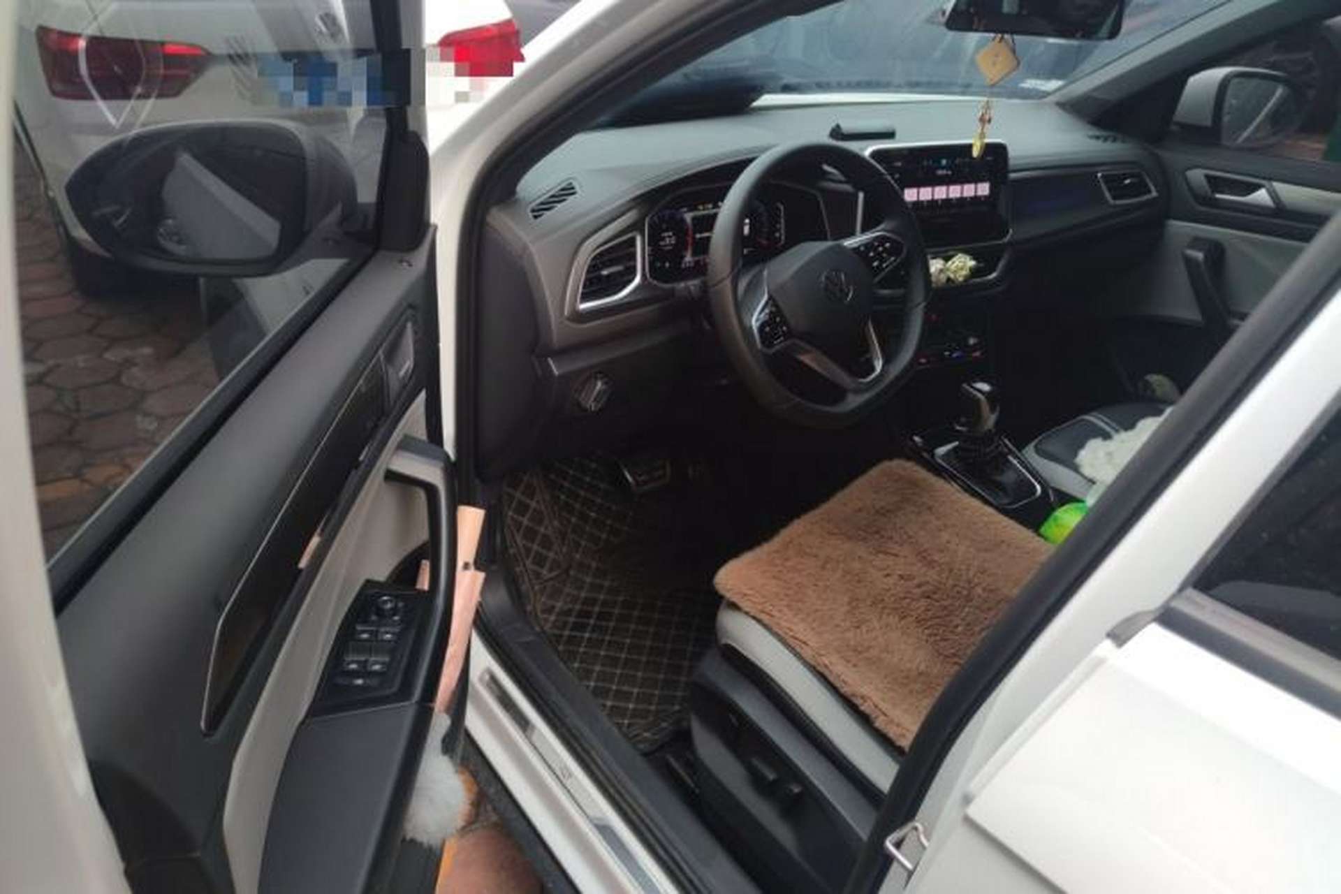 Used Volkswagen T-ROC 2024 300TSI DSG Two-Wheel-Drive Chen Guang Edition Driver Seat