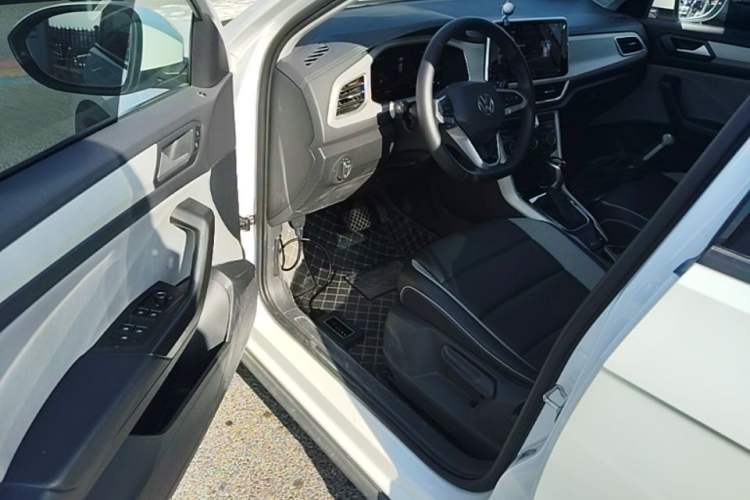Used Volkswagen T-ROC 2024 280TSI DSG Two-Wheel-Drive Time Edition Driver Seat