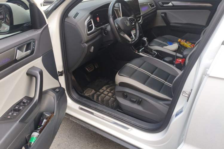 Used Volkswagen T-ROC 2024 300TSI DSG Two-Wheel-Drive Chen Guang Edition Driver Seat