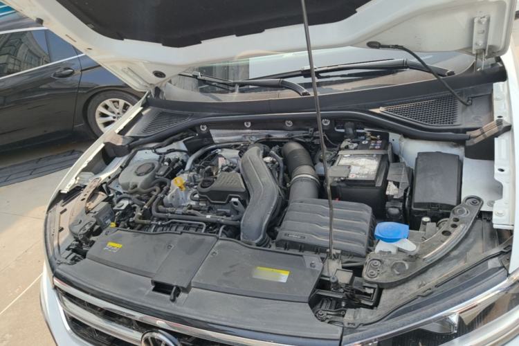 Used Volkswagen T-ROC 2024 300TSI DSG Two-Wheel-Drive Chen Guang Edition Engine Bay