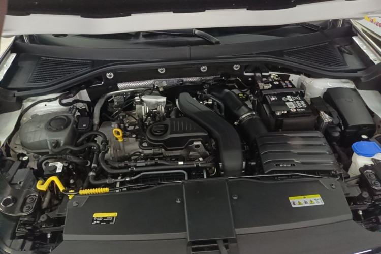 Used Volkswagen T-ROC 2024 300TSI DSG Two-Wheel-Drive Chen Guang Edition Engine Bay