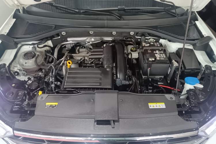 Used Volkswagen T-ROC 2024 280TSI DSG Two-Wheel-Drive Time Edition Engine Bay