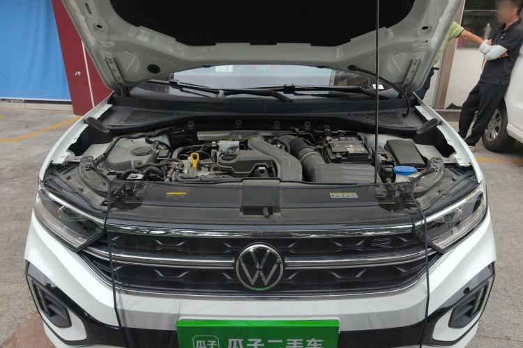 Used Volkswagen T-ROC 2024 300TSI DSG Two-Wheel-Drive Chen Guang Edition Engine Bay
