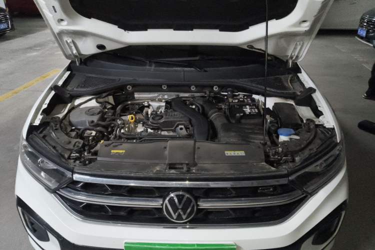 Used Volkswagen T-ROC 2024 300TSI DSG Two-Wheel-Drive Chen Guang Edition Engine Bay