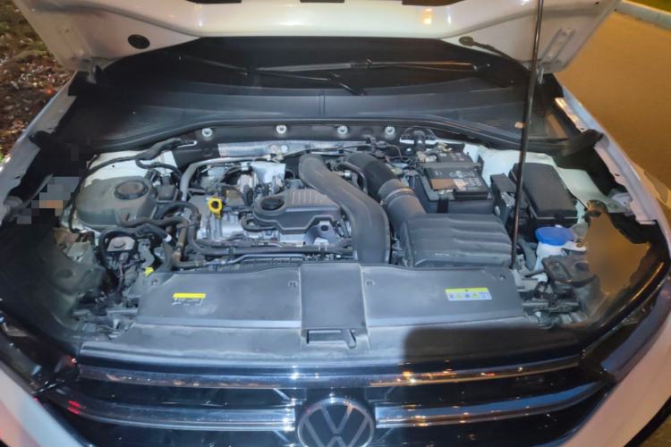 Used Volkswagen T-ROC 2024 300TSI DSG Two-Wheel-Drive Chen Guang Edition Engine Bay