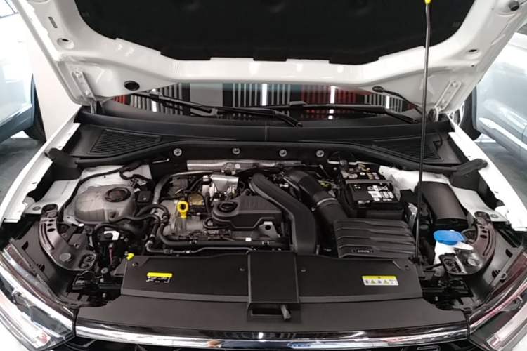Used Volkswagen T-ROC 2024 300TSI DSG Two-Wheel-Drive Chen Guang Edition Engine Bay
