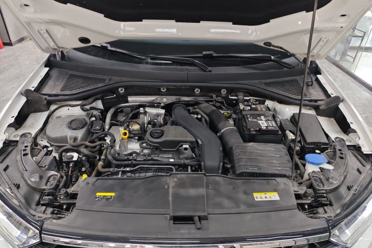Used Volkswagen T-ROC 2024 300TSI DSG Two-Wheel-Drive Chen Guang Edition Engine Bay