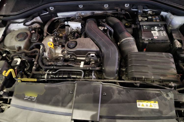 Used Volkswagen T-ROC 2024 300TSI DSG Two-Wheel-Drive Chen Guang Edition Engine Bay