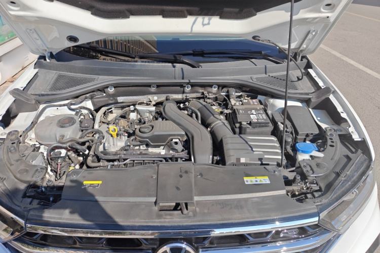 Used Volkswagen T-ROC 2024 300TSI DSG Two-Wheel-Drive Chen Guang Edition Engine Bay