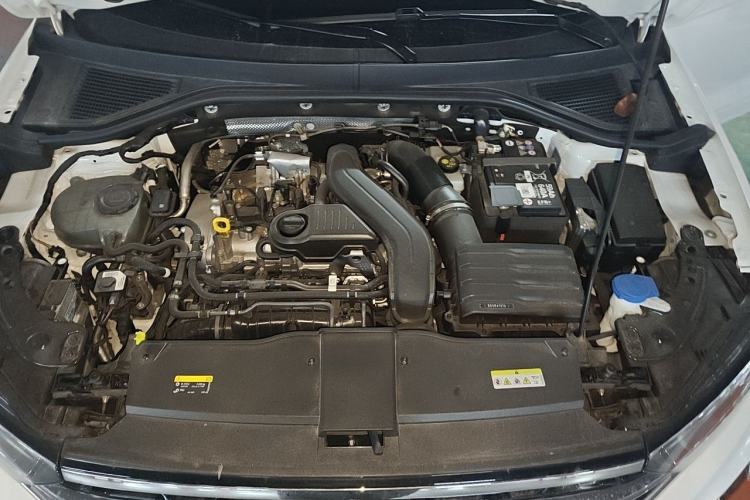 Used Volkswagen T-ROC 2024 300TSI DSG Two-Wheel-Drive Chen Guang Edition Engine Bay