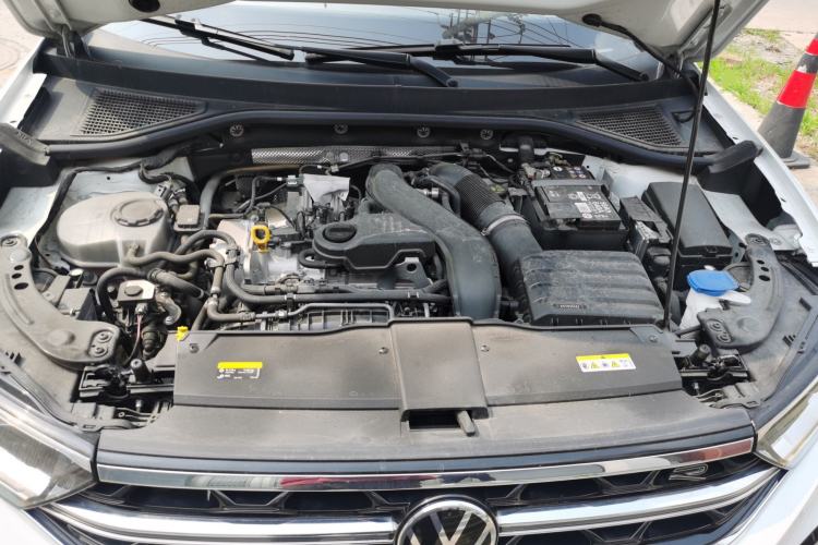 Used Volkswagen T-ROC 2024 300TSI DSG Two-Wheel-Drive Chen Guang Edition Engine Bay
