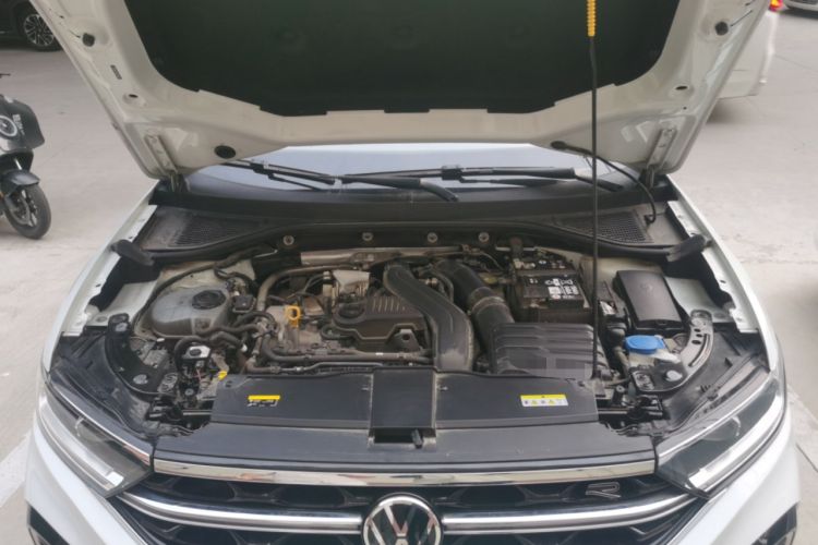 Used Volkswagen T-ROC 2024 300TSI DSG Two-Wheel-Drive Chen Guang Edition Engine Bay