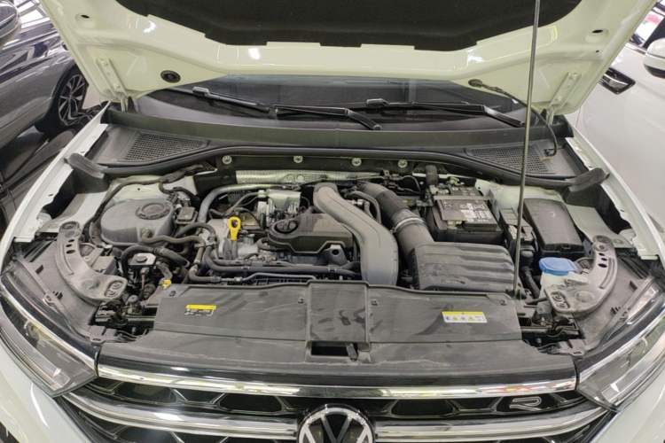 Used Volkswagen T-ROC 2024 300TSI DSG Two-Wheel-Drive Chen Guang Edition Engine Bay