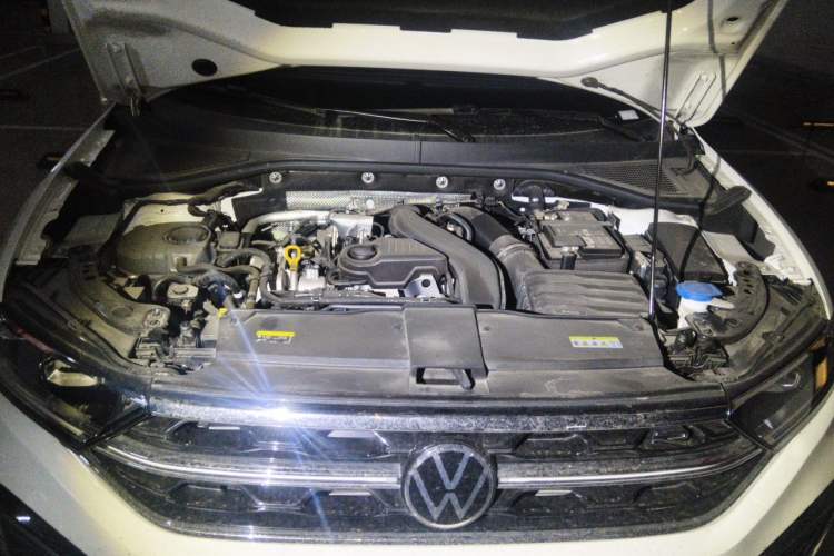 Used Volkswagen T-ROC 2024 300TSI DSG Two-Wheel-Drive Chen Guang Edition Engine Bay