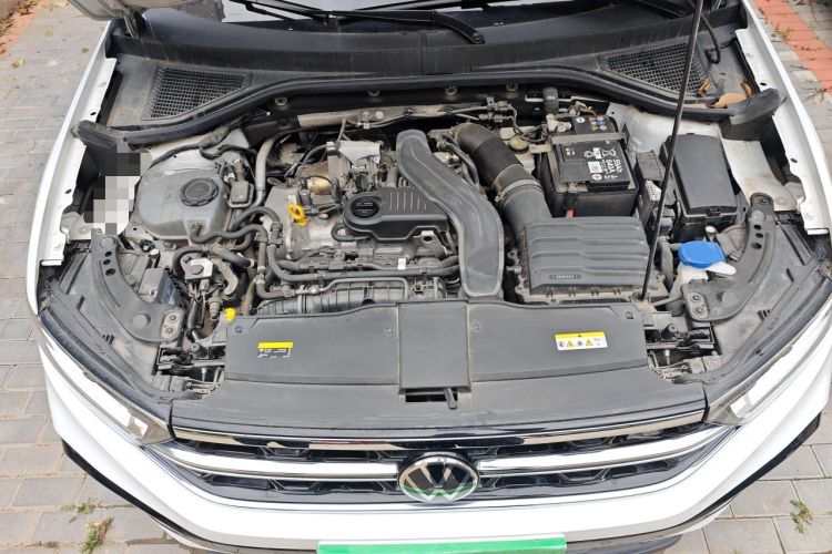 Used Volkswagen T-ROC 2024 300TSI DSG Two-Wheel-Drive Chen Guang Edition Engine Bay