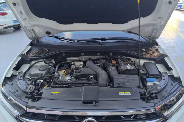 Used Volkswagen T-ROC 2024 300TSI DSG Two-Wheel-Drive Chen Guang Edition Engine Bay