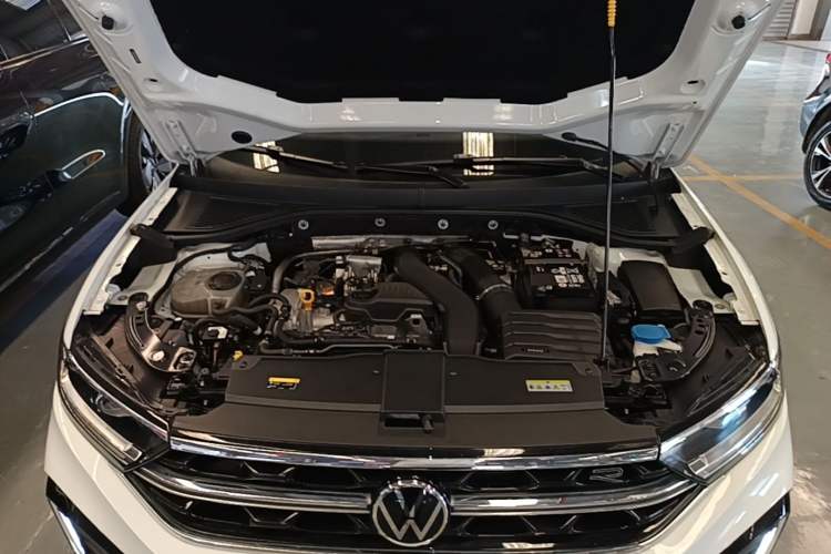 Used Volkswagen T-ROC 2024 300TSI DSG Two-Wheel-Drive Chen Guang Edition Engine Bay