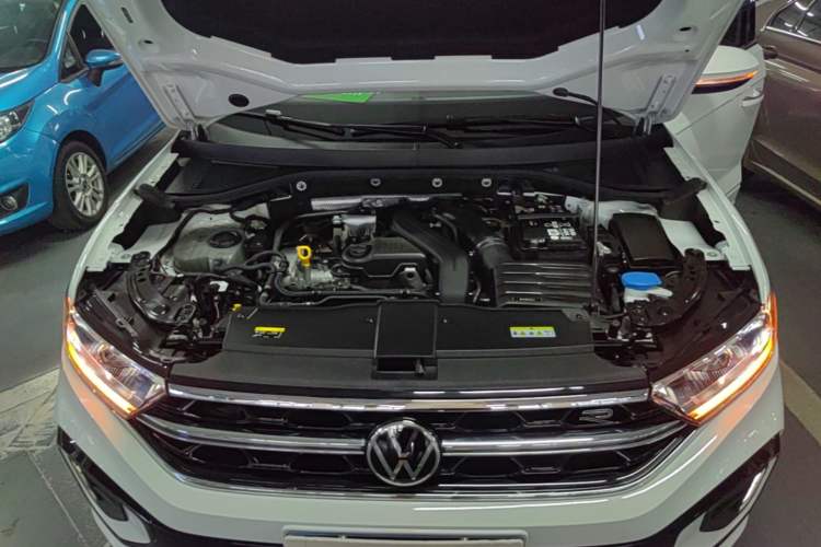Used Volkswagen T-ROC 2024 300TSI DSG Two-Wheel-Drive Chen Guang Edition Engine Bay