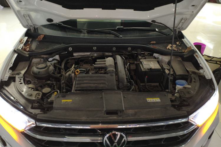Used Volkswagen T-ROC 2024 280TSI DSG Two-Wheel-Drive Time Edition Engine Bay