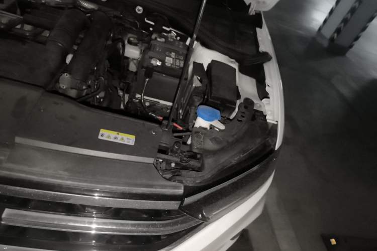 Used Volkswagen T-ROC 2024 280TSI DSG Two-Wheel-Drive Time Edition Engine Bay Left